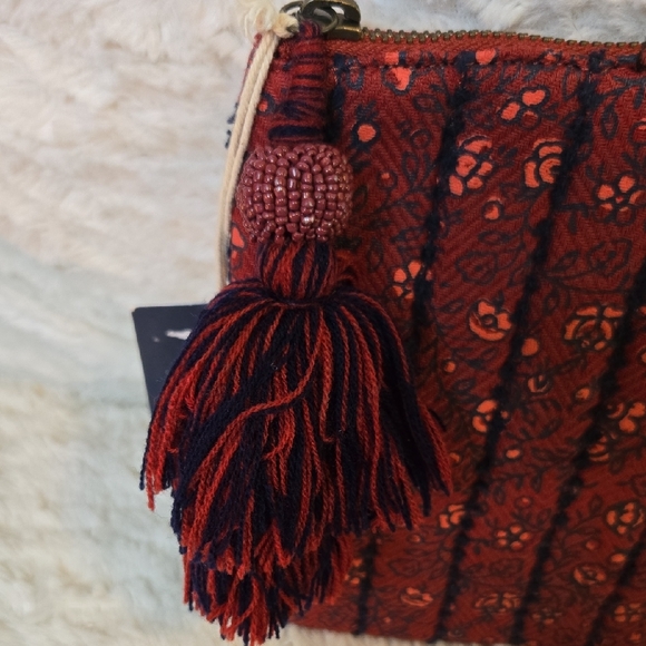 Universal Thread Red Floral Cosmetic Bag - Picture 3 of 4